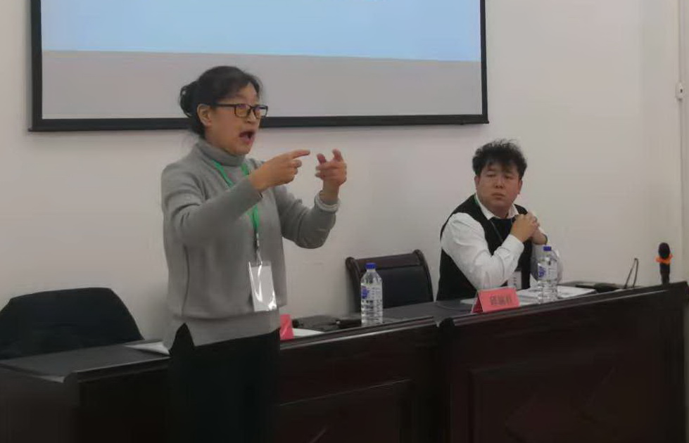 圖為邱主任現(xiàn)場輔導(dǎo)