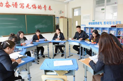 圖為黨小組發(fā)言