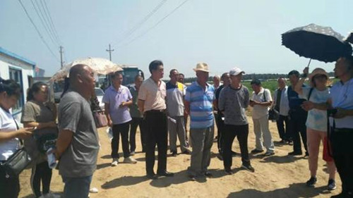 圖為參觀實(shí)踐基地