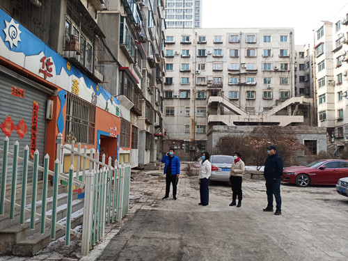圖為撫順市殘聯(lián)領(lǐng)導(dǎo)在撫順市華鑫幼兒園檢查