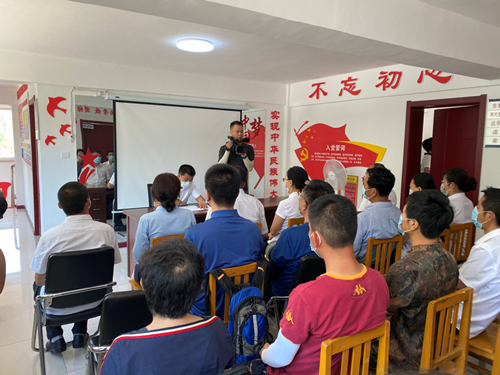 圖為律師在解讀兩個《條例》