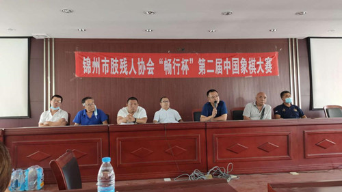圖為市殘聯(lián)組宣科劉衛(wèi)民科長講話