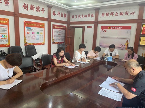 圖為會議現(xiàn)場 圖為會議現(xiàn)場