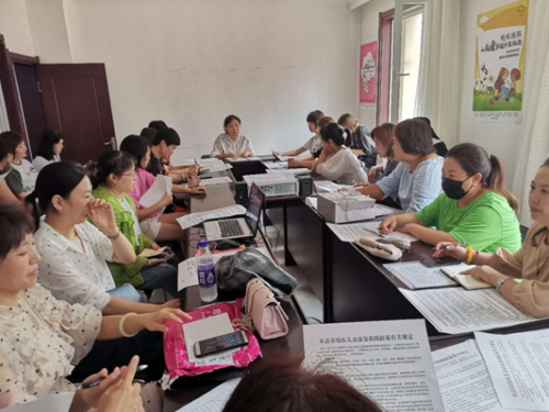 圖為本溪市明山區(qū)殘聯(lián)召開(kāi)會(huì)議部署殘疾預(yù)防日宣傳工作