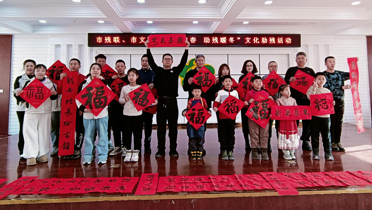圖為活動現(xiàn)場合影